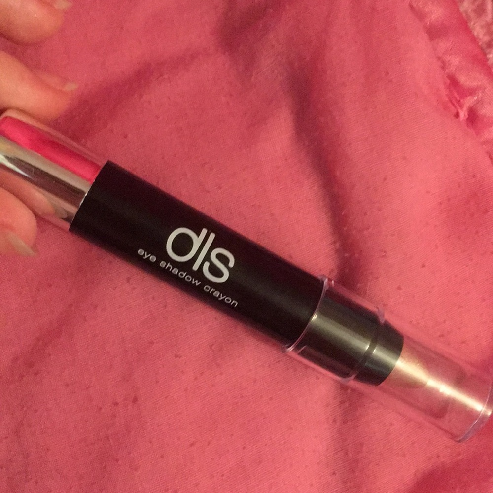DLS Eyeshadow Crayon in Illusion (gold)